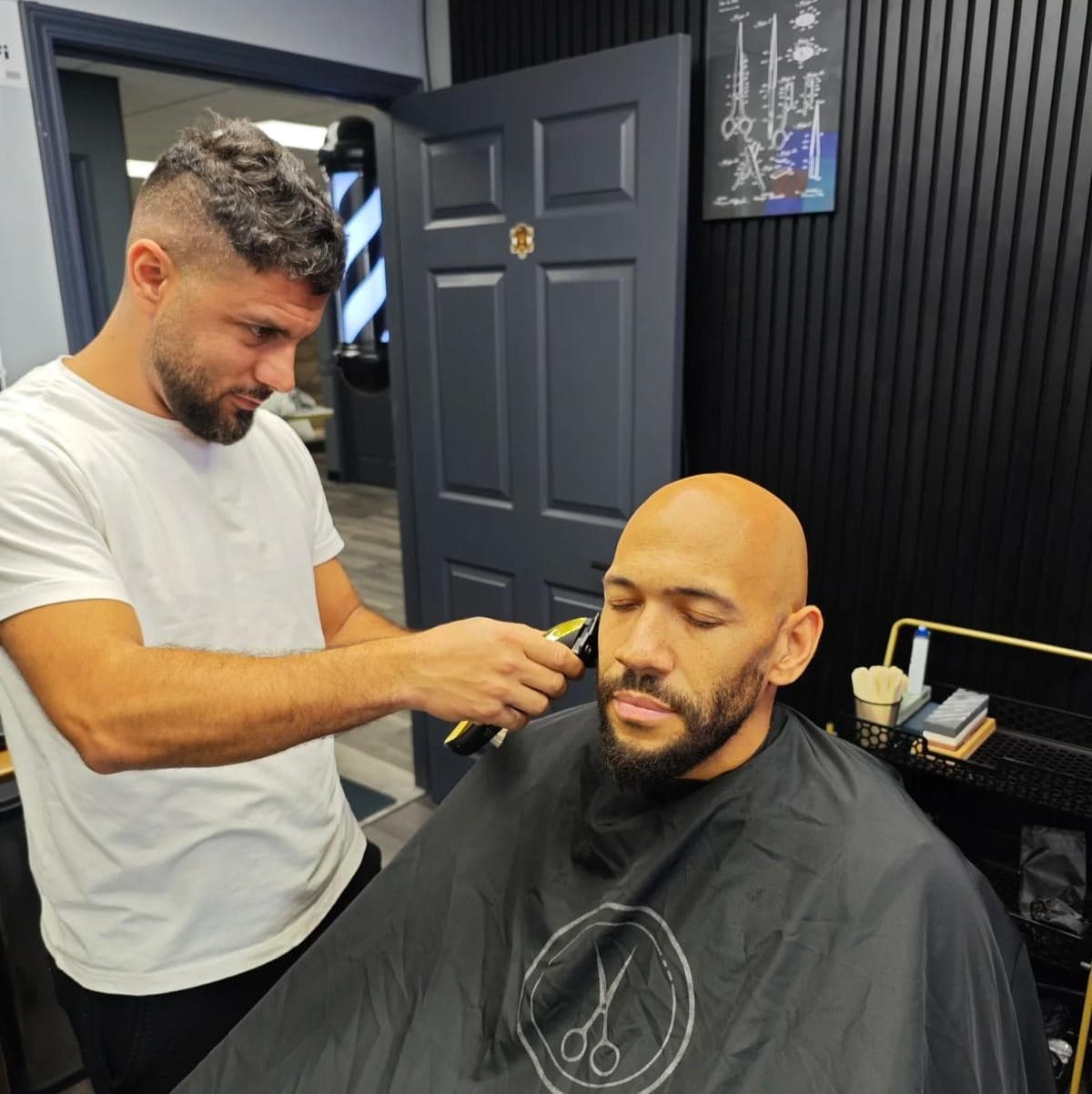 Kass Kuts barber at work